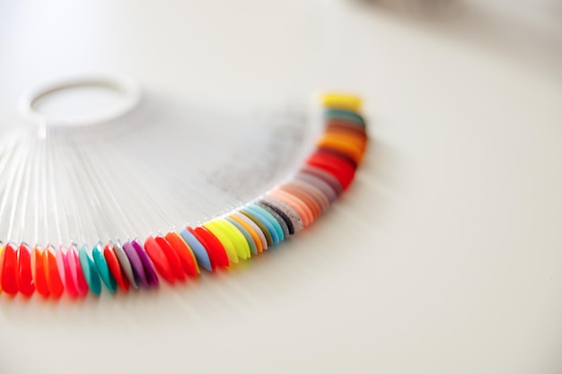 Broderie colorată lucrată manual